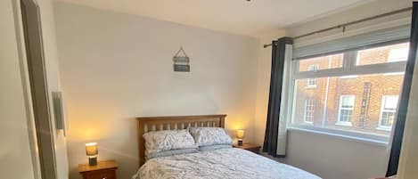 3 Schlafzimmer, Schreibtisch, Bügeleisen/Bügelbrett, kostenloses WLAN