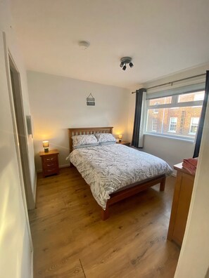 3 bedrooms, desk, iron/ironing board, free WiFi - Lisburn City Centre Duplex Apartment (Lisburn)