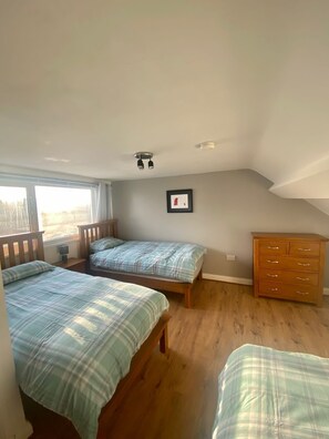 2 bedrooms, desk, iron/ironing board, free WiFi