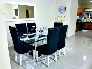 Departamento, 2 habitaciones, para fumadores, balcón | Restaurantes