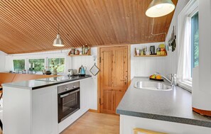 Fridge, oven, stovetop, coffee/tea maker