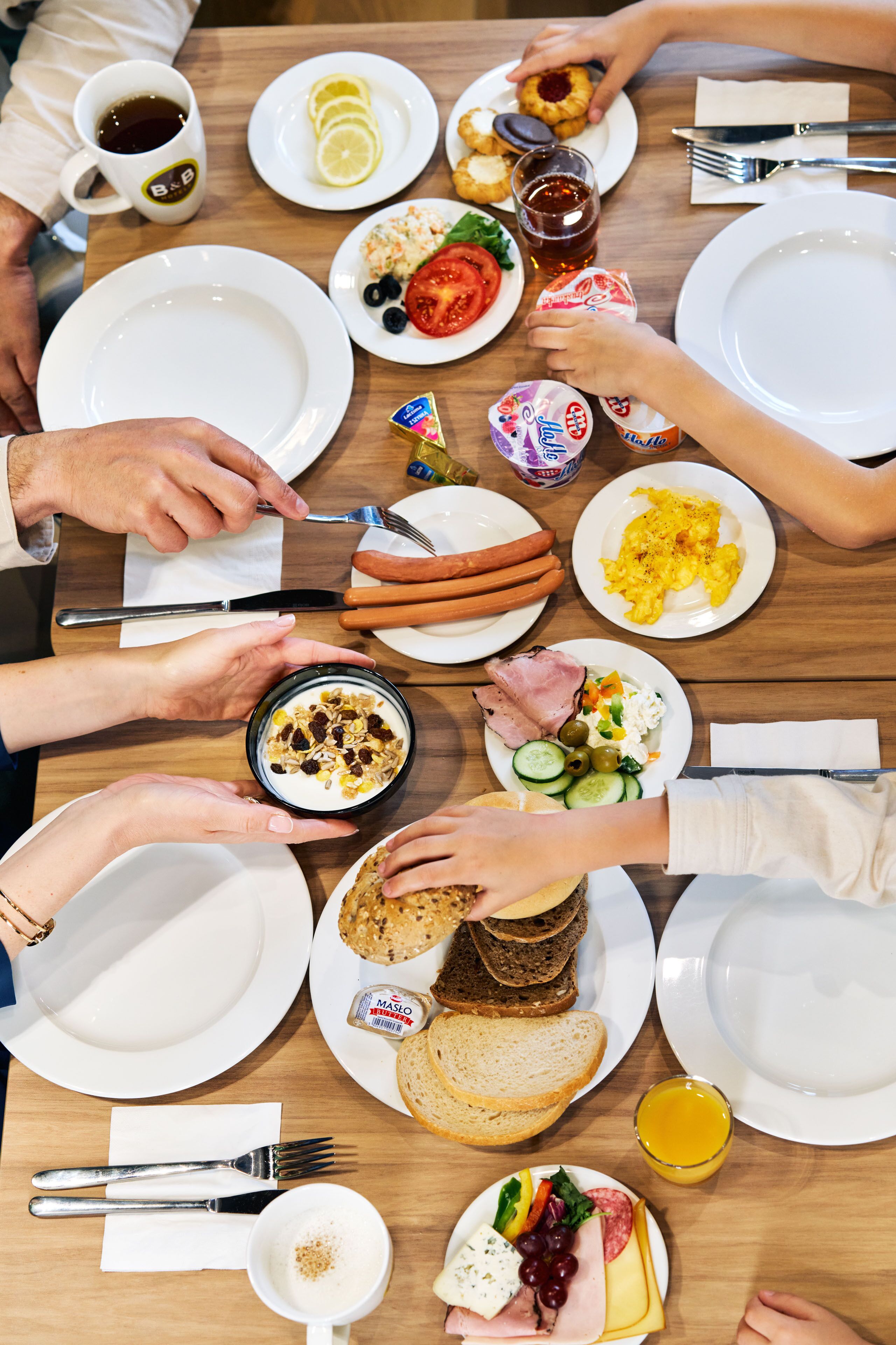 Daily buffet breakfast (PLN 55 per person)