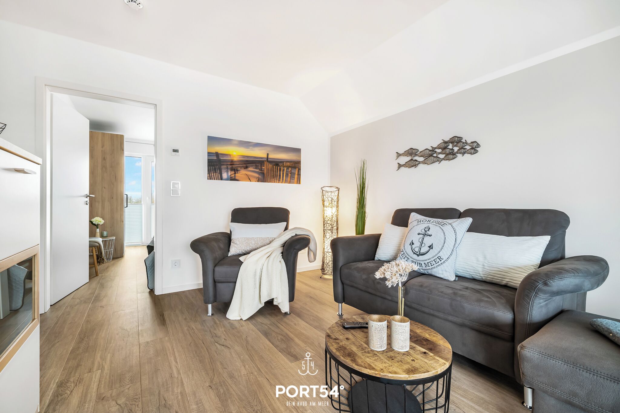 Tv, eldstad och ett filmbibliotek