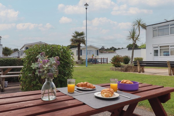 Cottage | Outdoor dining