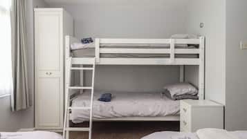 Cottage | 2 bedrooms, individually decorated, individually furnished, free WiFi