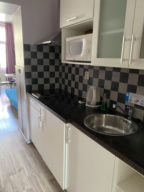 Fridge, microwave, electric kettle, cookware/dishes/utensils