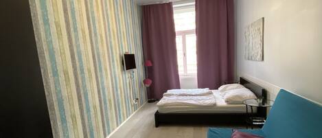 1 室のベッドルーム、アイロン / アイロン台、WiFi (無料)、ベッドシーツ