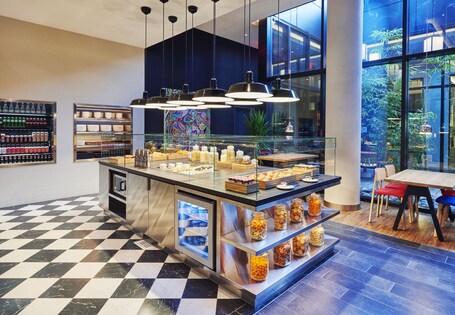 citizenM Washington DC NoMa - Image 10
