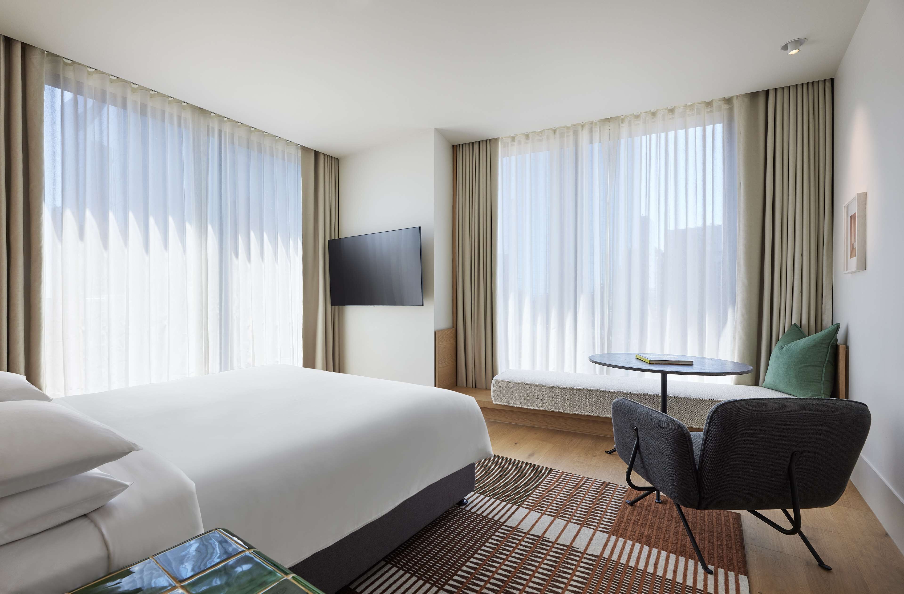 1 bedroom, premium bedding, pillow-top beds, minibar