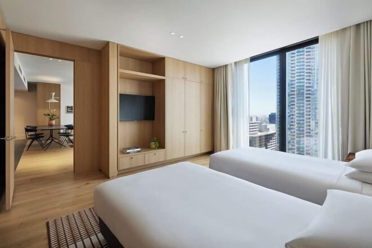 1 bedroom, premium bedding, pillow-top beds, minibar