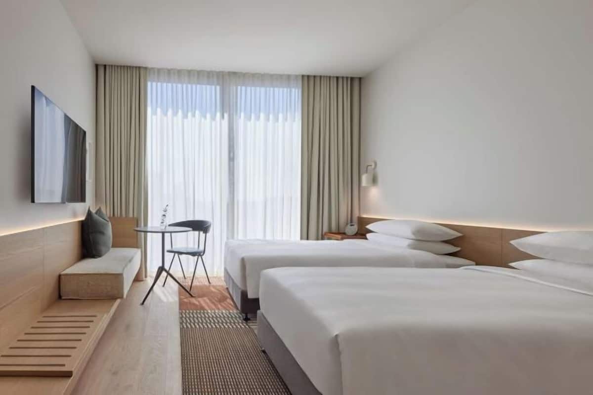 1 bedroom, premium bedding, pillow-top beds, minibar