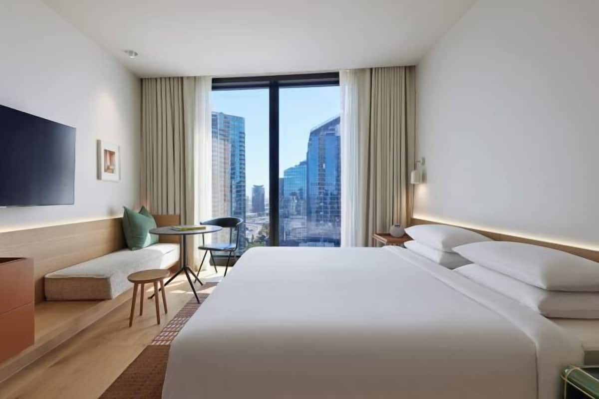 1 bedroom, premium bedding, pillow-top beds, minibar