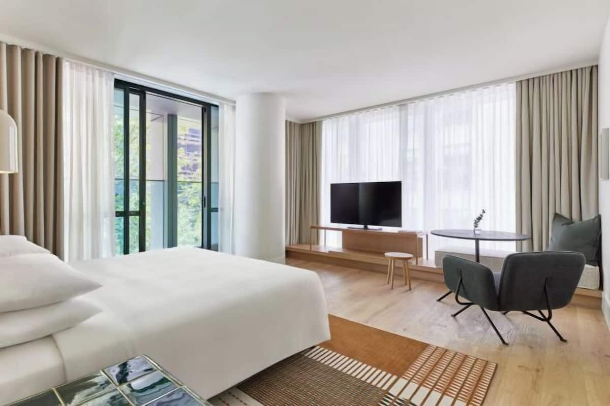 1 bedroom, premium bedding, pillow-top beds, minibar