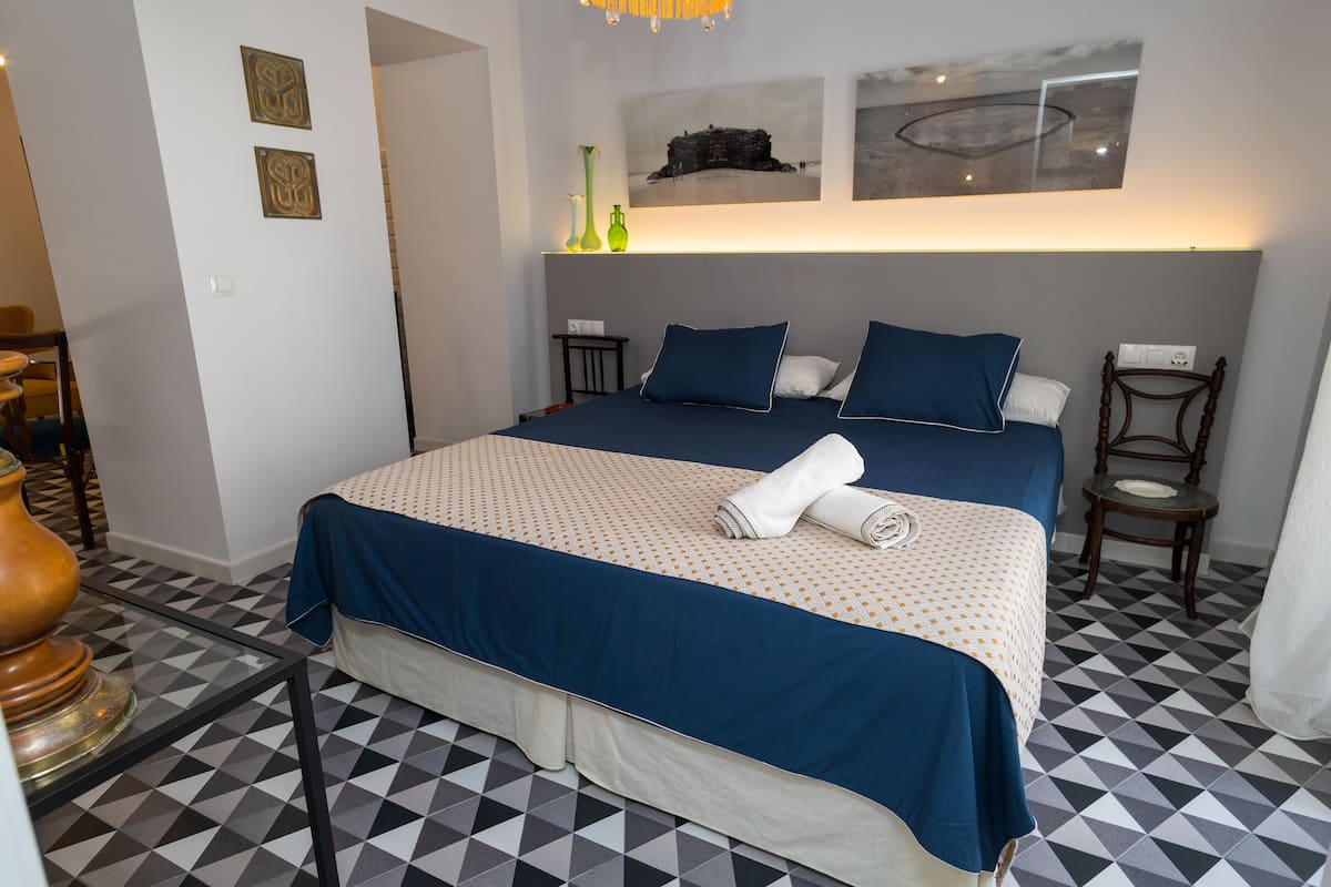 Suite La Almiranta City | 1 bedroom, premium bedding, down duvets, individually decorated