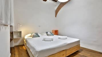 2 chambres, fer et planche à repasser, Wi-Fi, draps fournis