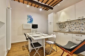 Fridge, stovetop, dishwasher, toaster