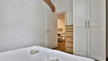 2 Schlafzimmer, Schreibtisch, Bügeleisen/Bügelbrett, WLAN