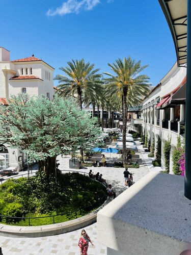 Historic house with memory foam king suite close to downtown.