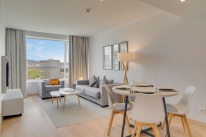 Télévision LCD de 49 pouces avec chaînes par câble, télévision