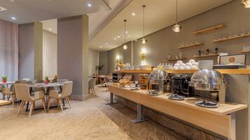 Daily buffet breakfast (MAD 110 per person)