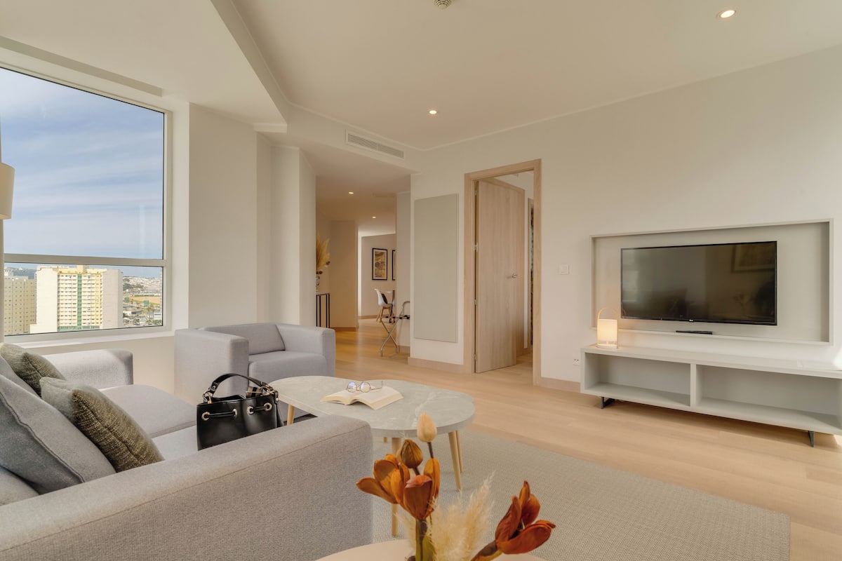Premium Suite | 1 bedroom, minibar, laptop workspace, bed sheets