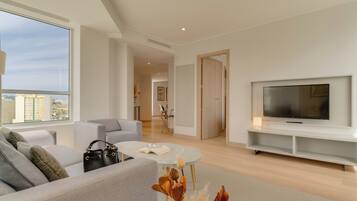 Minibar, laptop workspace, bed sheets, wheelchair access