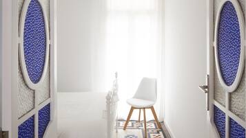 2 slaapkamers, een strijkplank/strijkijzer, internet, beddengoed