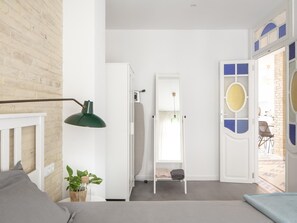 2 slaapkamers, een strijkplank/strijkijzer, internet, beddengoed