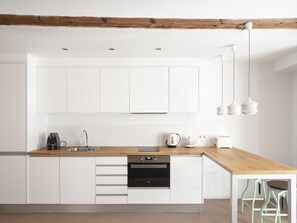 Fridge, microwave, oven, dishwasher - Convento 1 - Apartment with terrace (València)