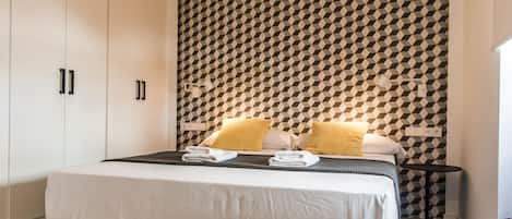 1 bedroom, iron/ironing board, internet, bed sheets