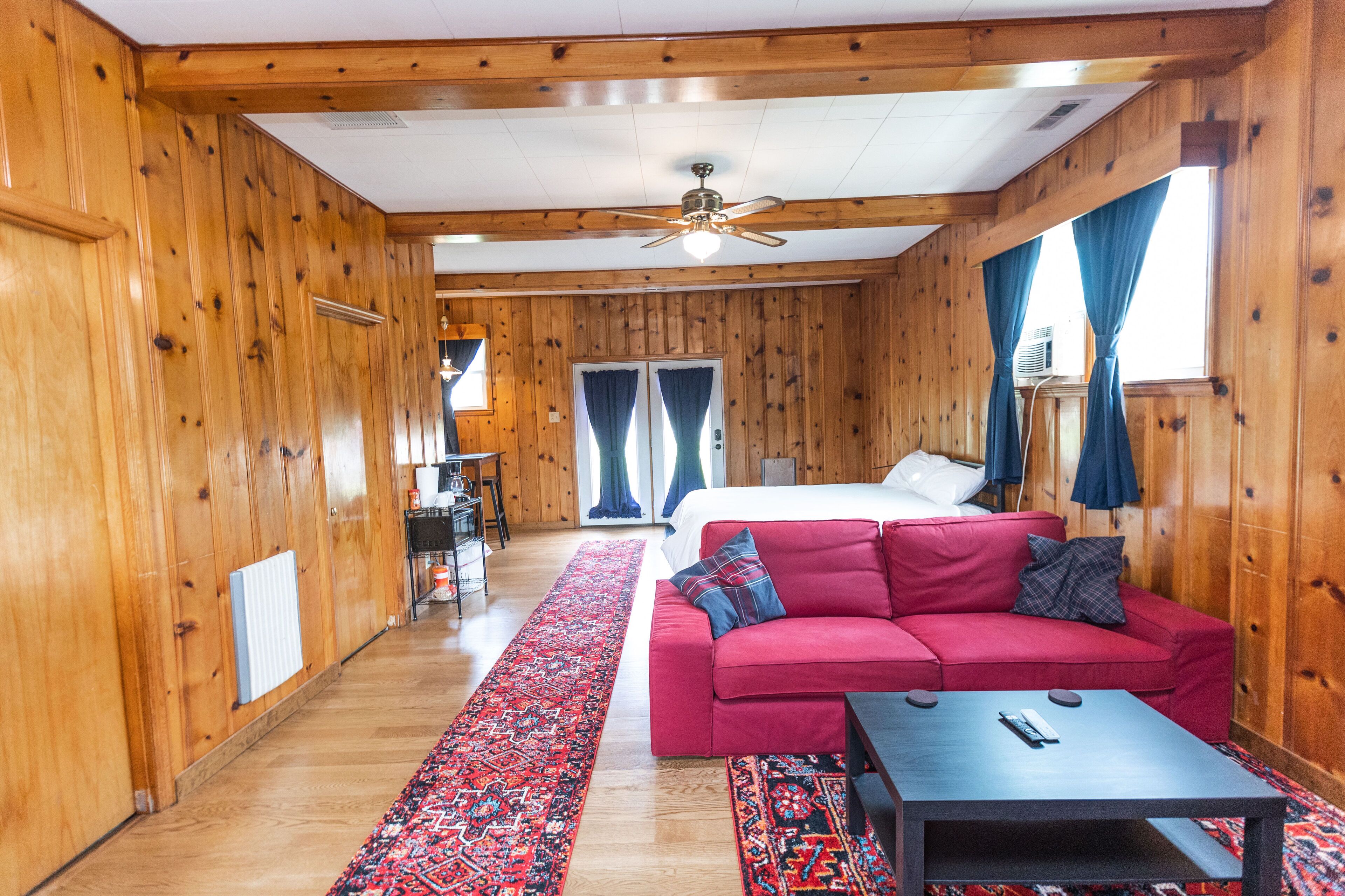 Private suite/full bath15 minutes to downtown Asheville