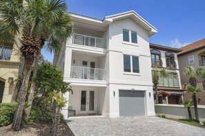 House, 4 Bedrooms | Exterior