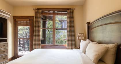 Grand View 3330: Top Floor Condo w/ Spectacular Teton Views- Air Conditioned!