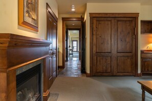 Interior - Grand View 3330: Top Floor Condo w/ Spectacular Teton Views- Air Conditioned! (Jackson)