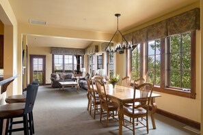 Dining - Grand View 3330: Top Floor Condo w/ Spectacular Teton Views- Air Conditioned! (Jackson)