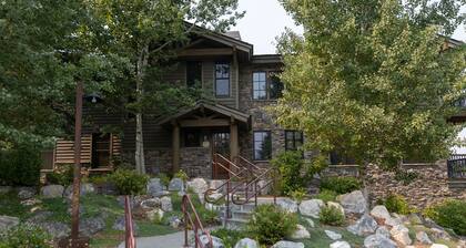 Grand View 3330: Top Floor Condo w/ Spectacular Teton Views- Air Conditioned!