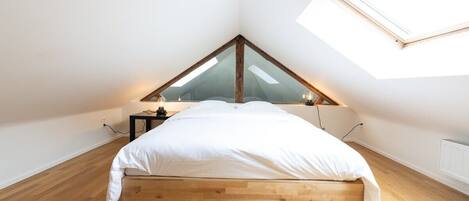 2 bedrooms, iron/ironing board, travel crib, WiFi