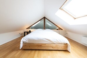 2 slaapkamers, een strijkplank/strijkijzer, reisbedje, wifi