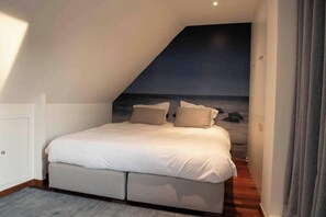 2 bedrooms, iron/ironing board, travel cot, WiFi