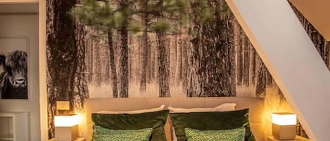 2 bedrooms, iron/ironing board, travel cot, WiFi