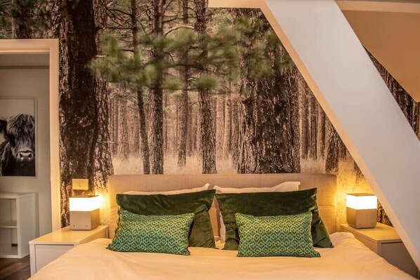 2 bedrooms, iron/ironing board, travel cot, WiFi