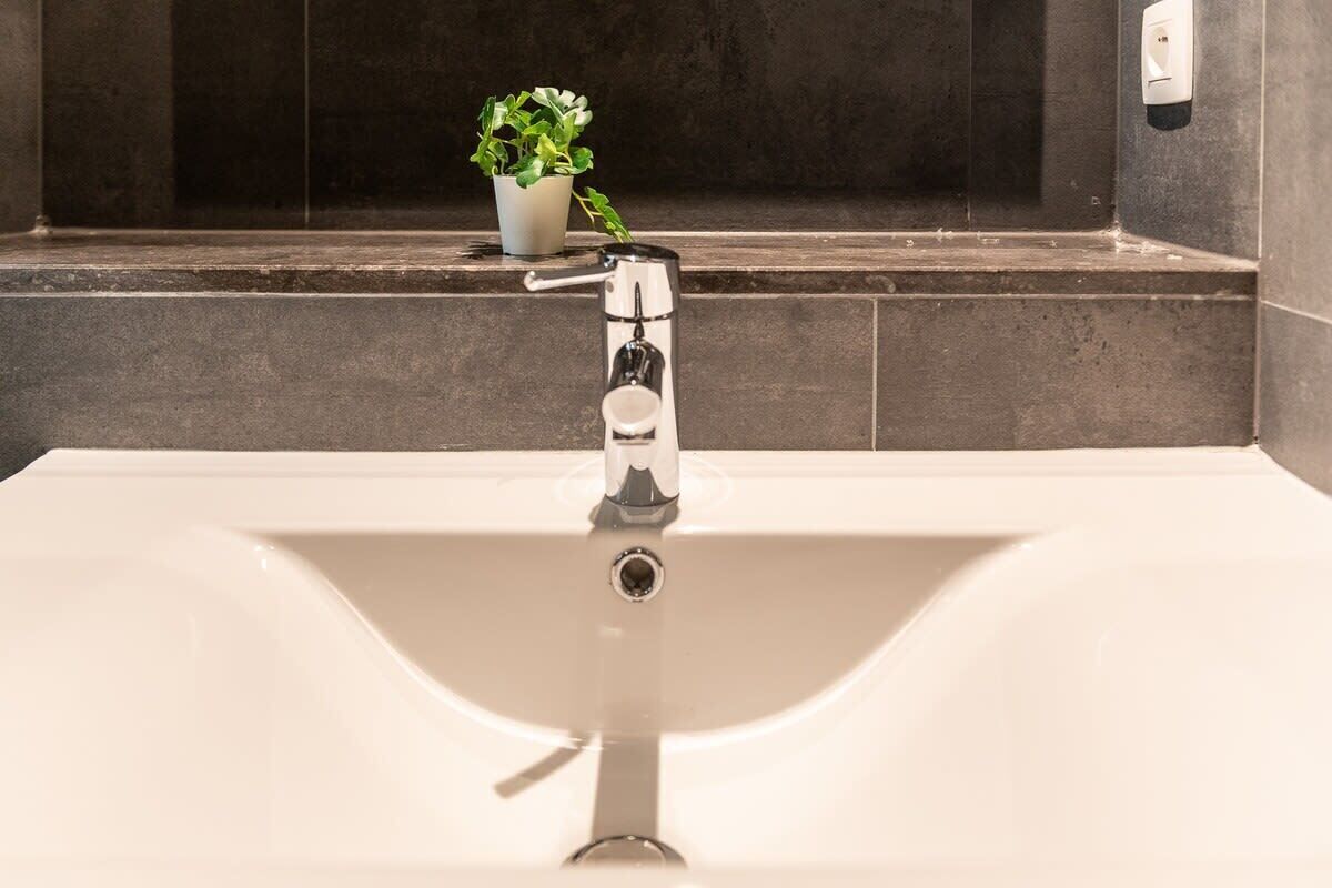 Een douche, een haardroger