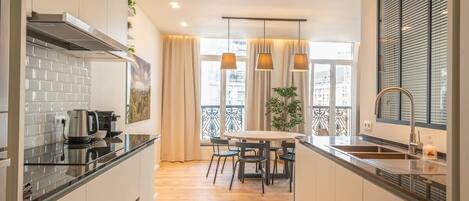 Fridge, microwave, oven, stovetop