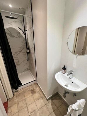 Shower, hair dryer - Downtown Gem Overlooking Ghent's Beauty (Gent)