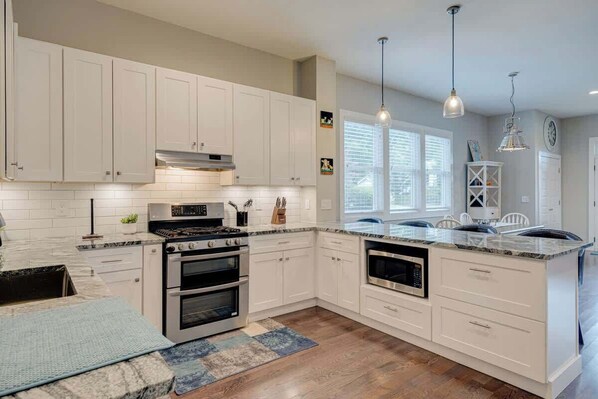 Fridge, stovetop, dishwasher, coffee/tea maker