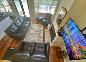 TV connectée, cheminée, médiathèque
