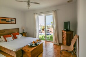 3 soverom, skrivebord, strykejern/-brett og wi-fi (inkludert)