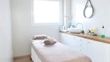 Behandelingskamers voor koppels, een sauna, een bubbelbad