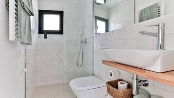 Shower, rainfall showerhead, towels