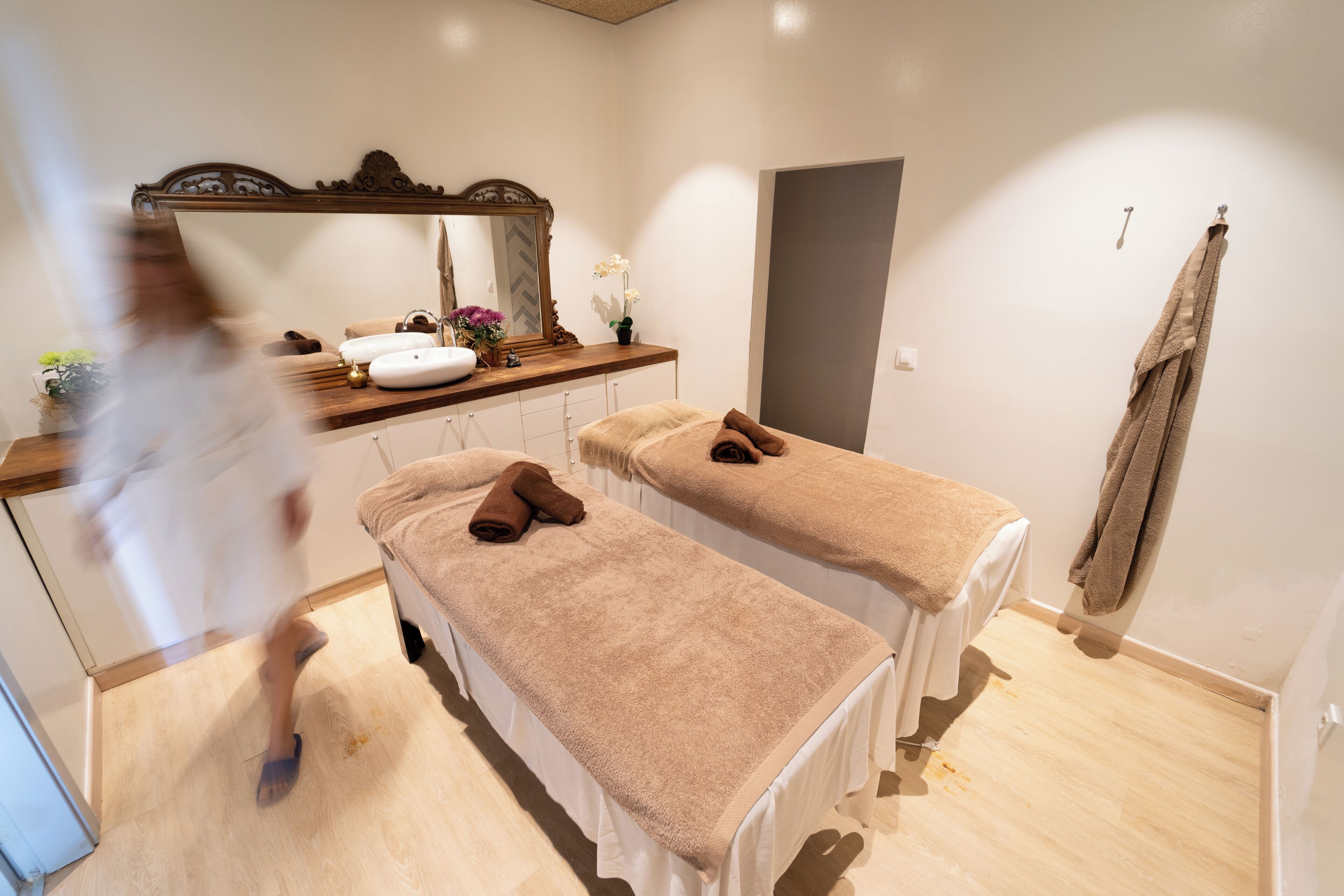 Salas para tratamentos a dois, sauna seca, banheira de hidromassagem